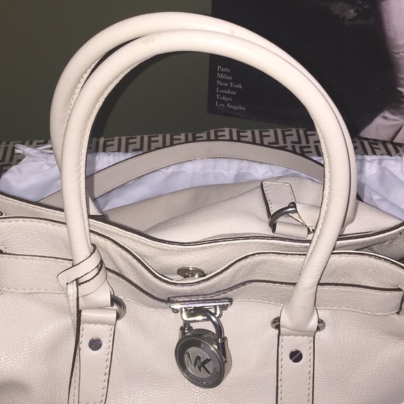 Designer Pre-Owned MICHAEL KORS GORGEOUS BAG, Chain Handle. Used once. - Picture 8 of 8